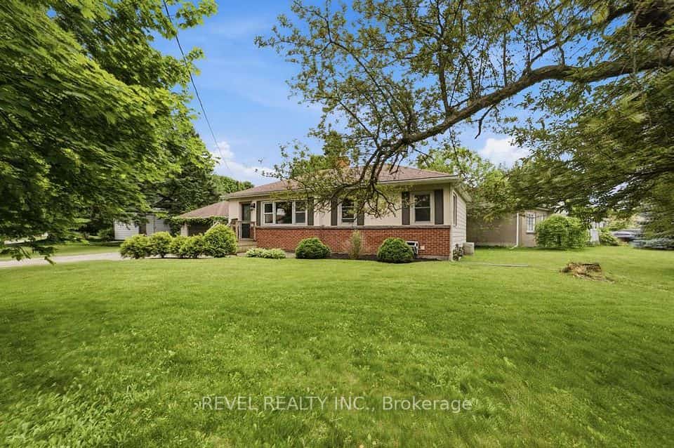 16 Carrington Court, Hamilton, ON L9A 4N6