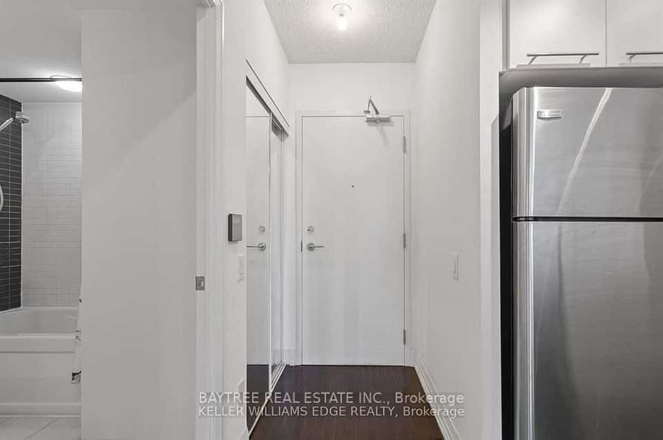 25 Carlton Street #2308, Toronto, ON M5B 1L4