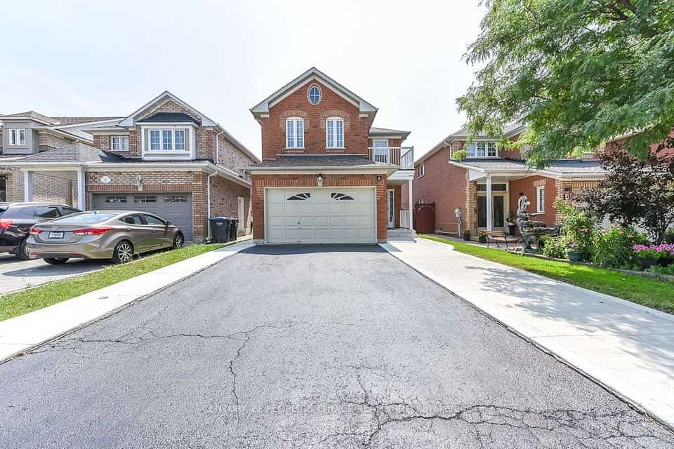 6 Sunny Glen Crescent, Brampton, ON L7A 1N5