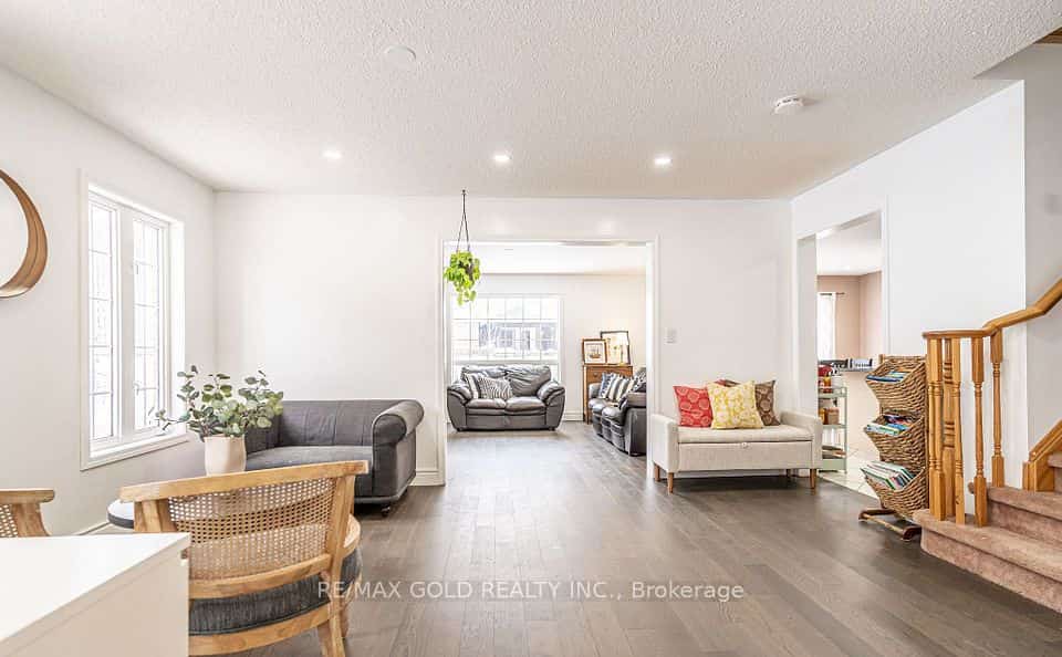 2 Zimmer Street, Brampton, ON L6S 6L3