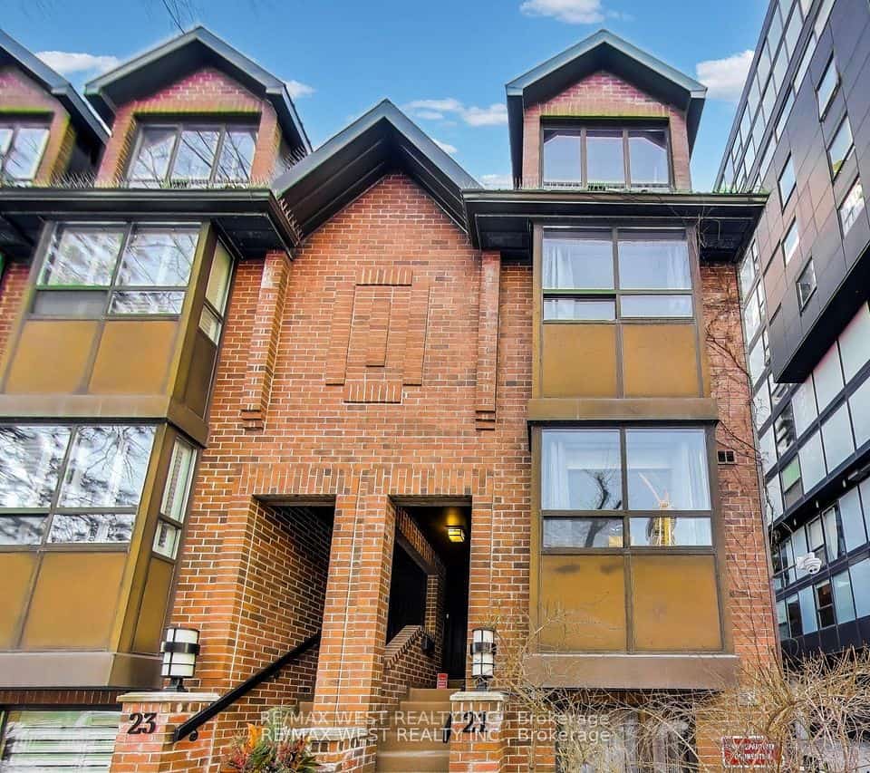 21 Dundonald Street, Toronto, ON M4Y 1K3