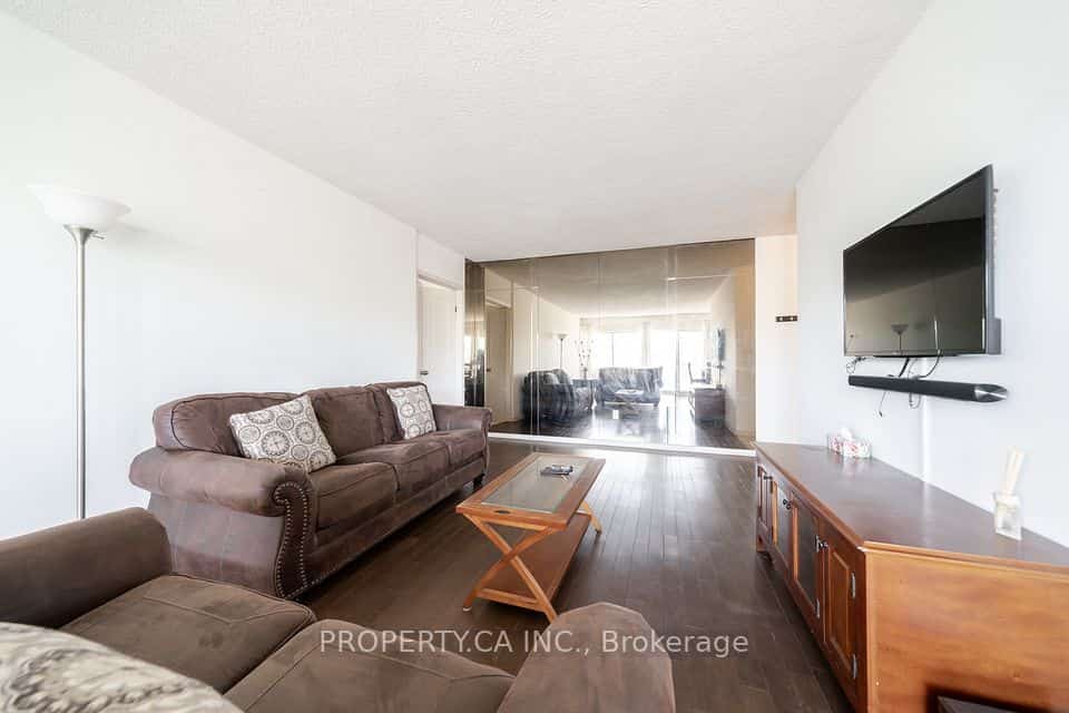 45 Westmount Road N #404, Waterloo, ON N2L 2R3