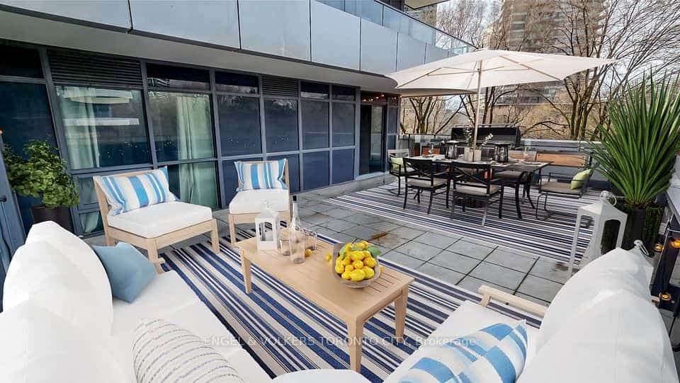 2220 Lake Shore Boulevard W #302, Toronto, ON M8V 0B1