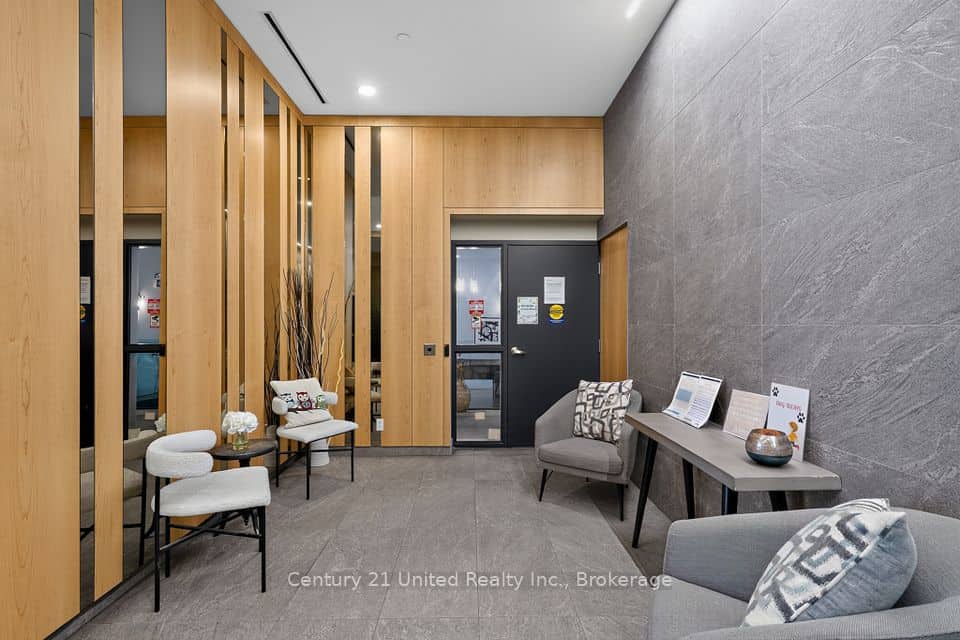 100 Bond Street E, Oshawa