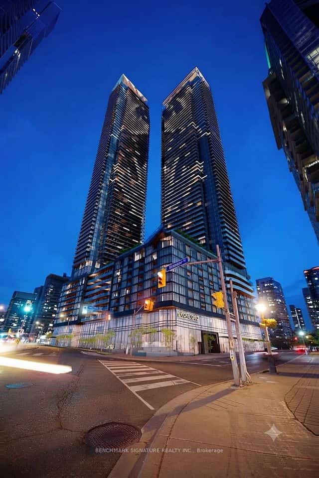 1 Concord Cityplace Way #3809, Toronto, ON M5V 0X3