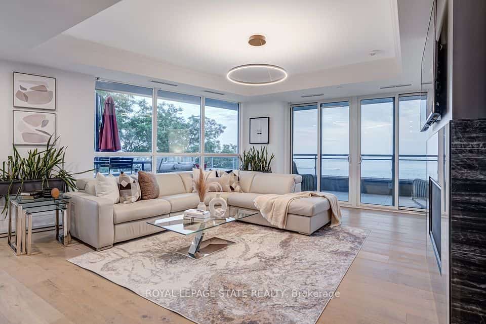 2060 Lakeshore Road #308, Burlington, ON L7R 0G2