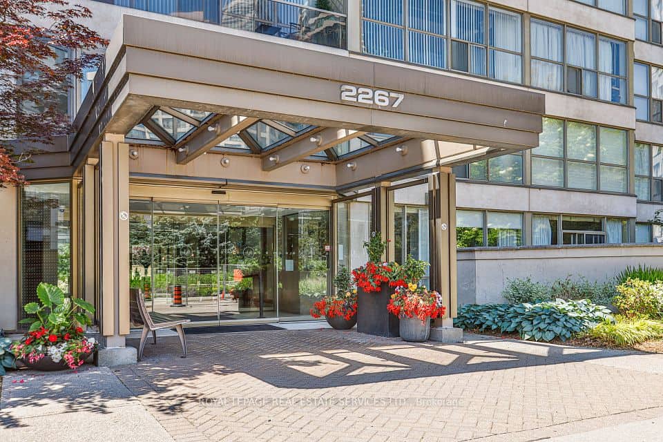 2267 Lakeshore Boulevard W, Toronto