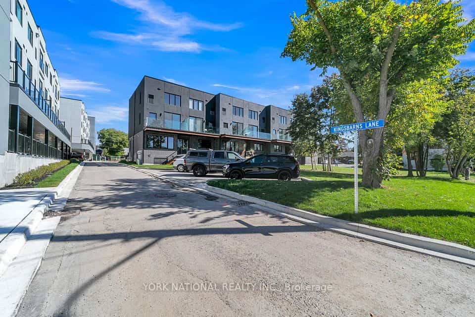 59 Charles Street #1, Newmarket, ON L3Y 3V7