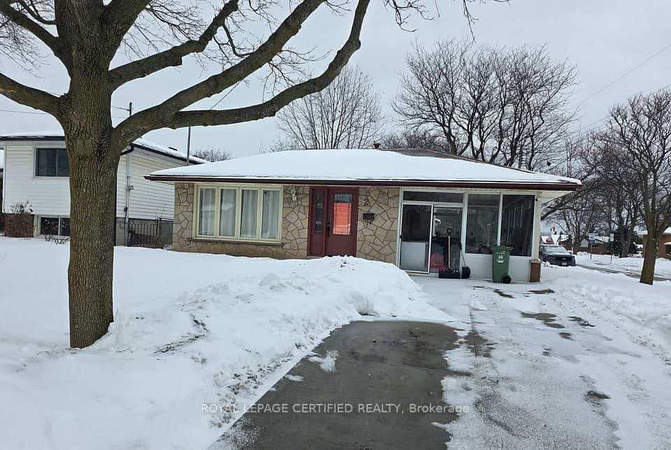 2 Rideau Crescent, Hamilton, ON L8T 2S9