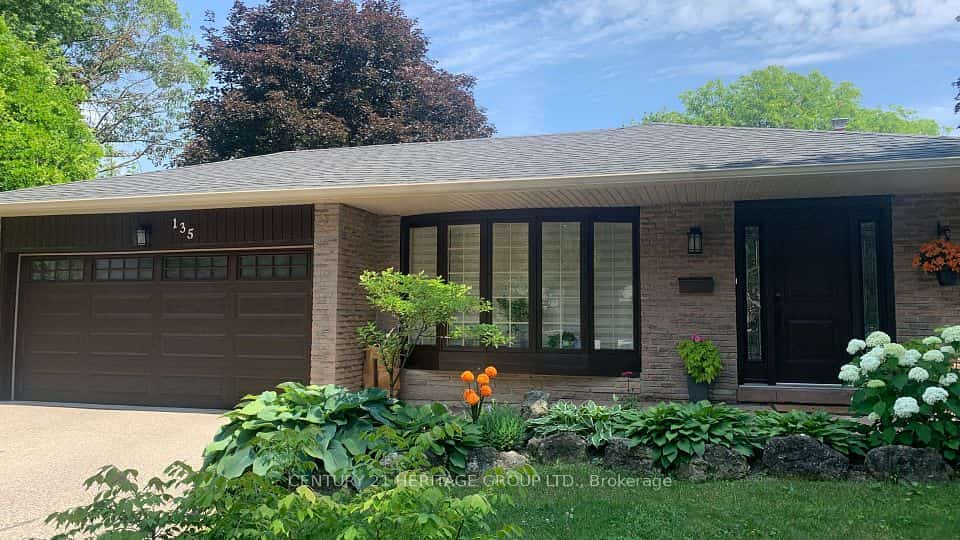 135 Golf Club Court, Richmond Hill, ON L4C 5E1