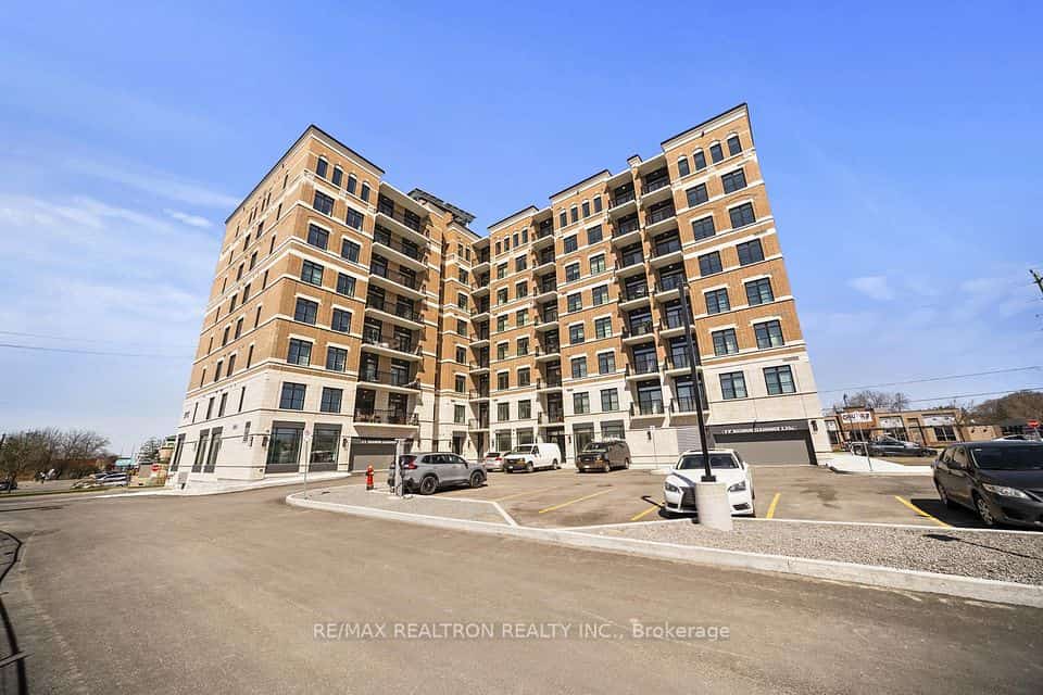 5917 Main Street #PH811, Whitchurch-Stouffville, ON L4A 5G4