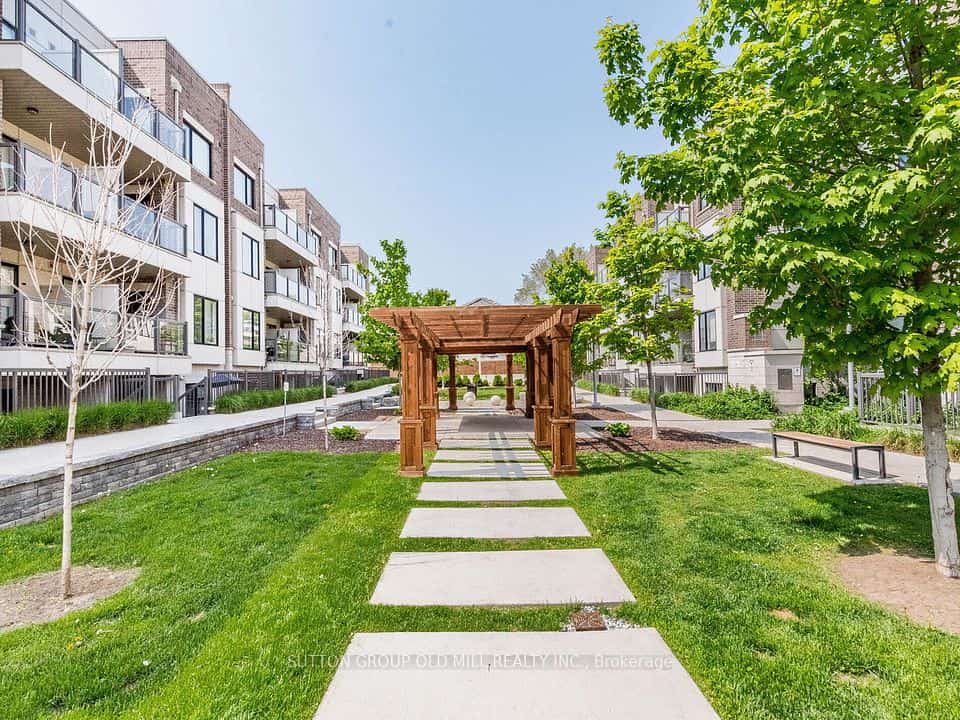 6 Drummond Street #301, Toronto, ON M8V 1Y8