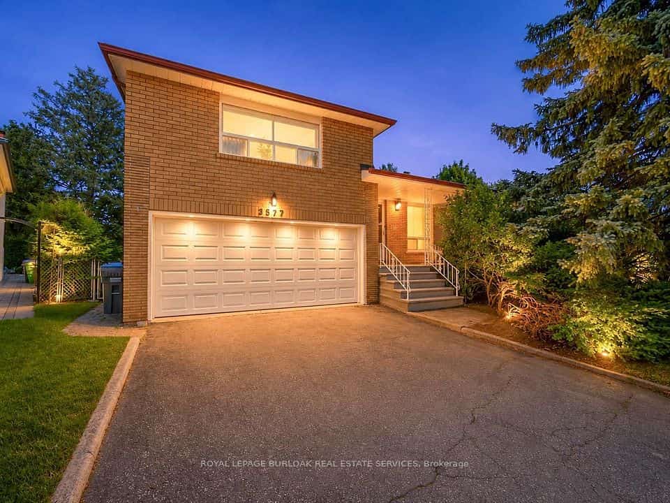 3577 Bluestream Crescent, Mississauga, ON L4Y 3S5