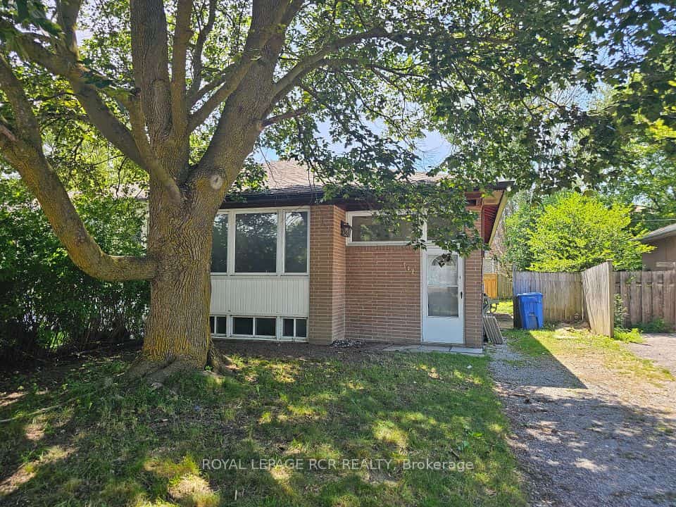 142 Cherrywood Drive, Newmarket, ON L3Y 2X7
