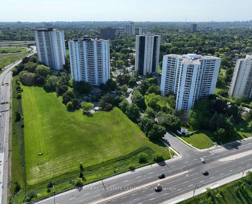 50 Graydon Hall Drive #2114, Toronto, ON M3A 3A5