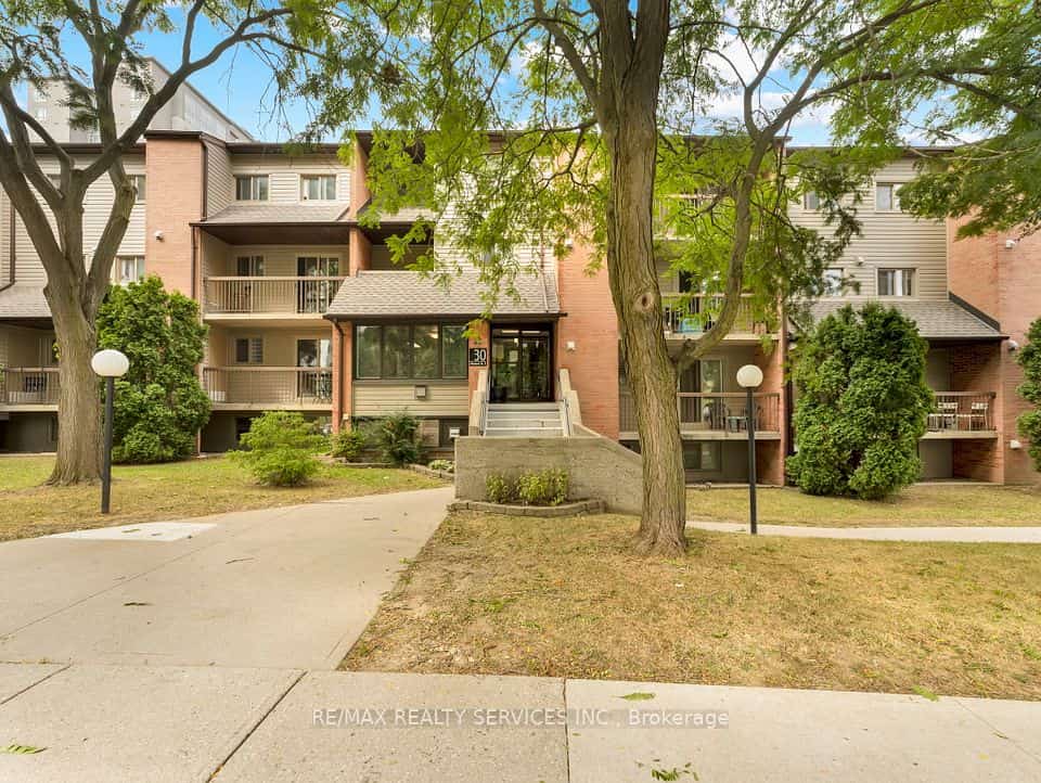 30 Hickory Street E #103, Waterloo, ON N2J 4L4