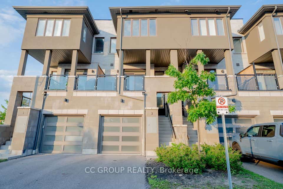 3 Donald Fleming Way, Whitby, ON L1R 0N8