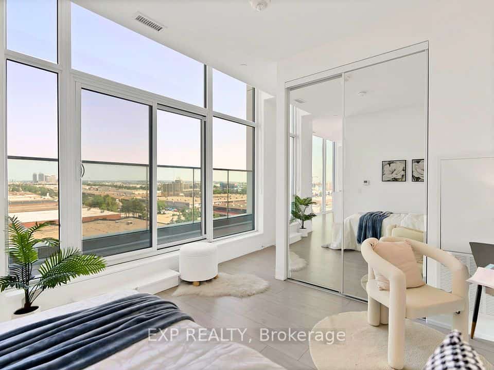 950 Portage Parkway #811, Vaughan, ON L4K 0J7