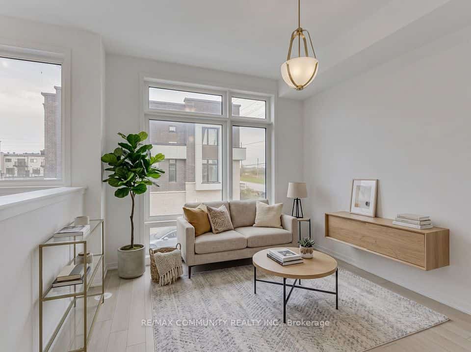 799 Heathrow Path, Oshawa, ON L1H 7K5