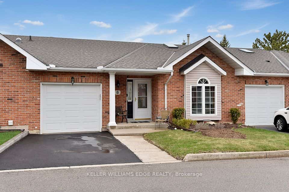 20 Meadowlands Boulevard #8, Hamilton, ON L9K 1J5