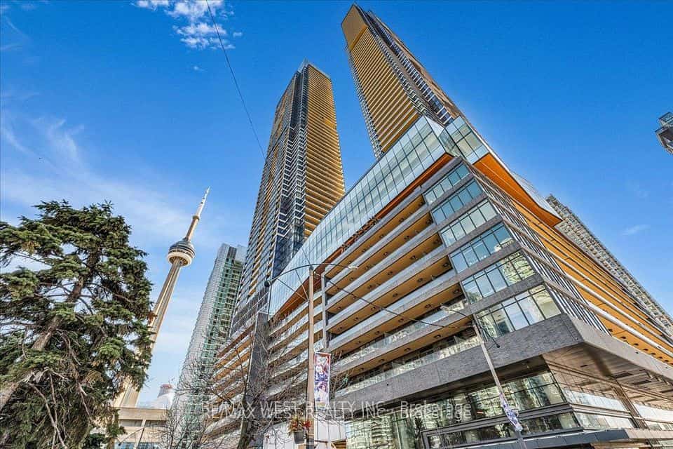 1 Concord Cityplace Way #5709, Toronto, ON M5V 0X3