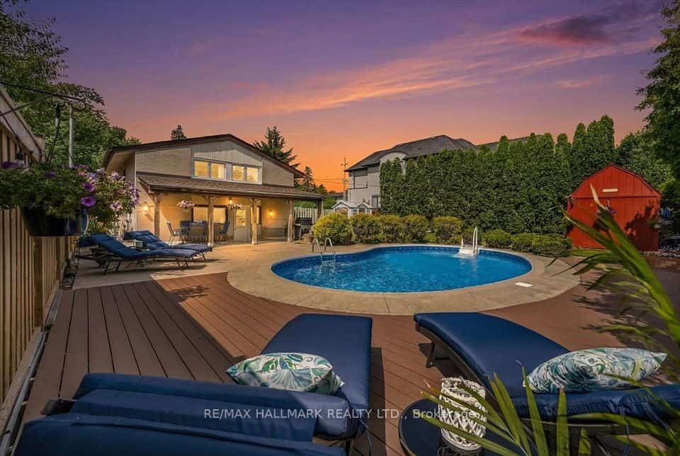 433 Seabourne Drive, Oakville, ON L6L 4E9