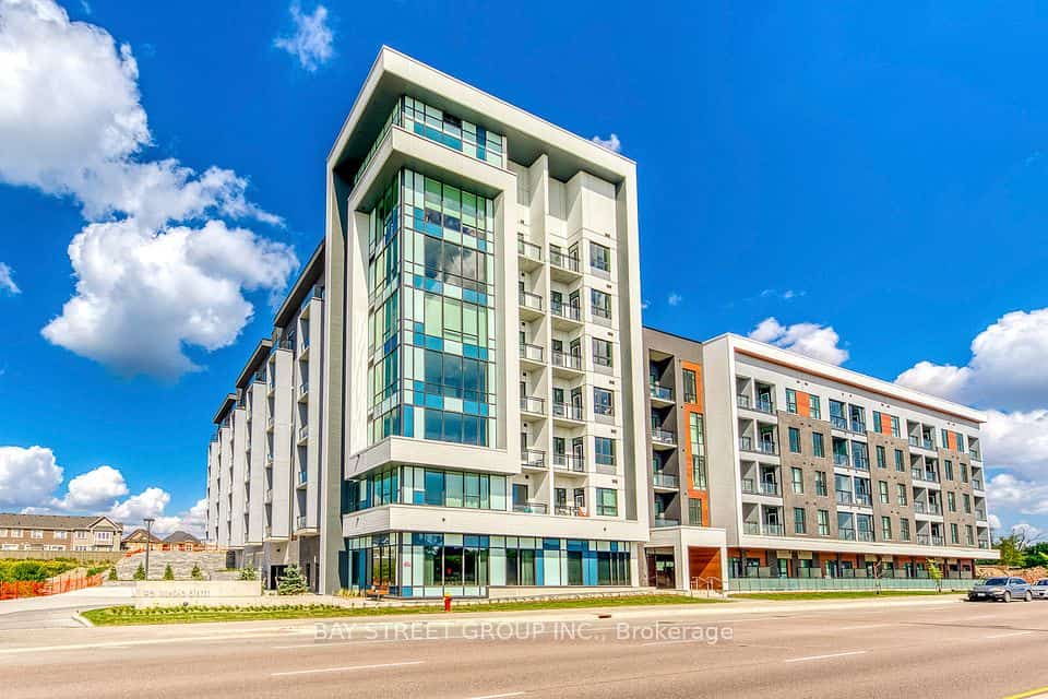 95 Dundas Street W #107, Oakville, ON L6M 5N4