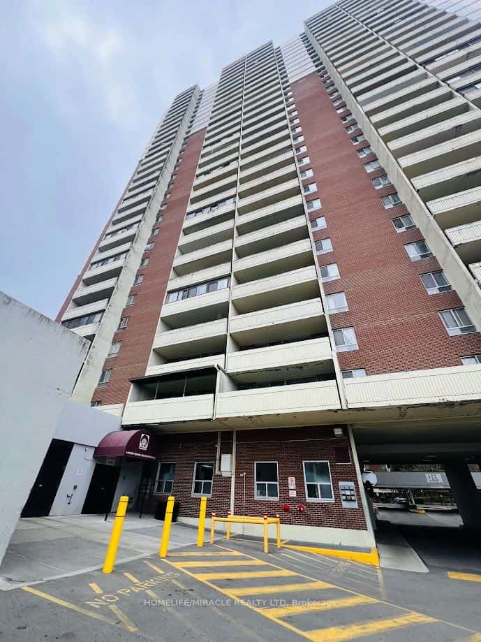 5 Massey Square #1108, Toronto, ON M4C 5L6