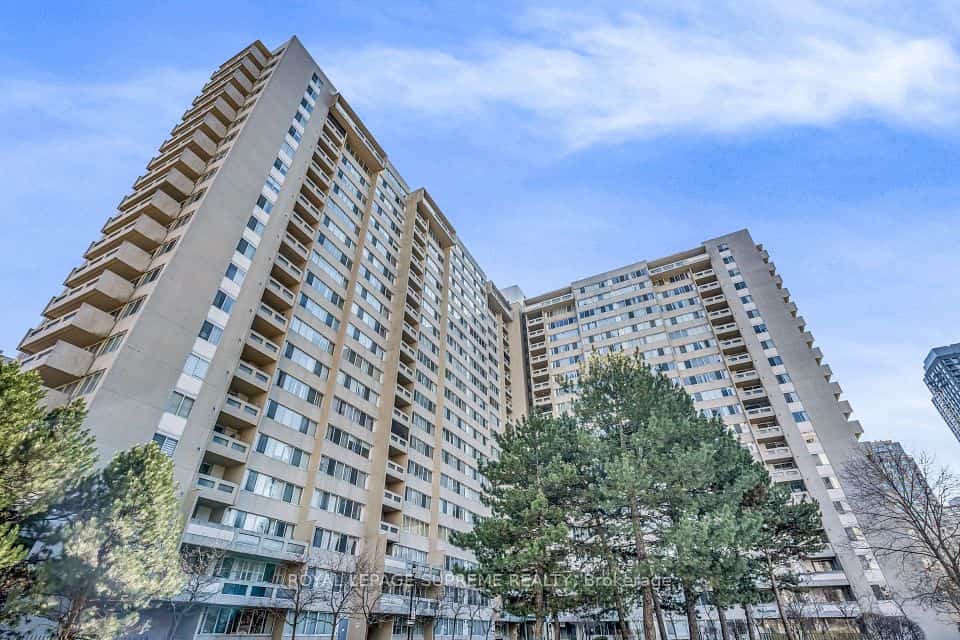 3590 Kaneff Crescent #1907, Mississauga, ON L5A 3X3