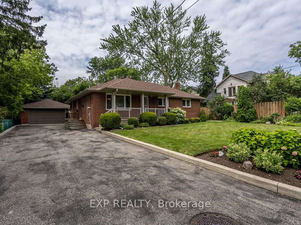 327 Angelene Street, Mississauga, ON L5G 1X5