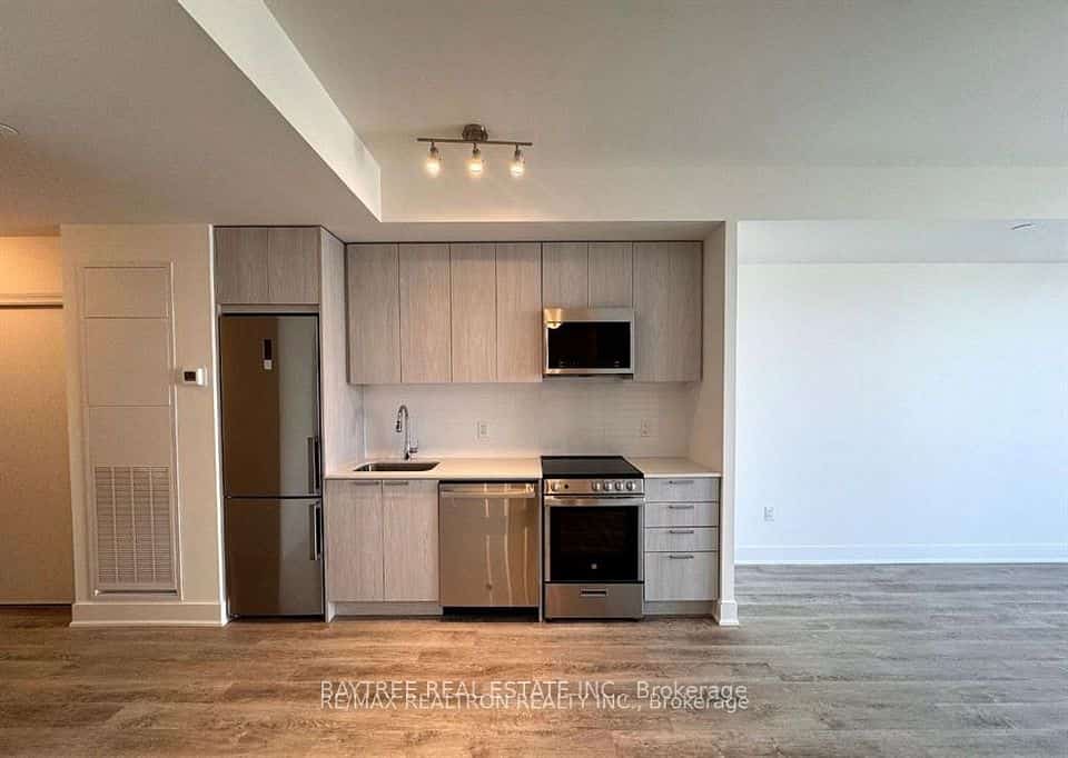 185 Deerfield Road #1205, Newmarket, ON L3Y 0G7