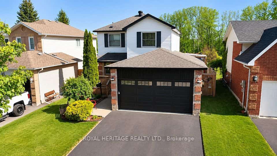 23 Hooper Square, Clarington, ON L1C 4X7