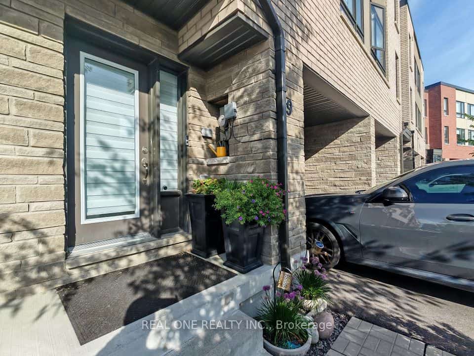 19 Woodstream Drive, Toronto, ON M9W 0G1