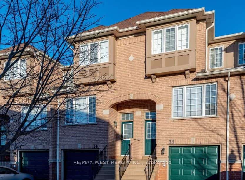 3020 Cedarglen Gate #33, Mississauga, ON L5C 4S7