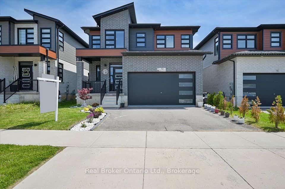 92 Moon Crescent, Cambridge, ON N1S 0C4