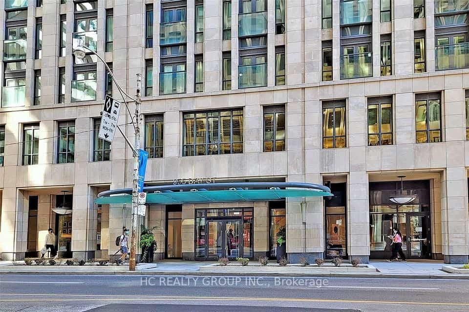 955 Bay Street W #801, Toronto, ON M5S 2A2