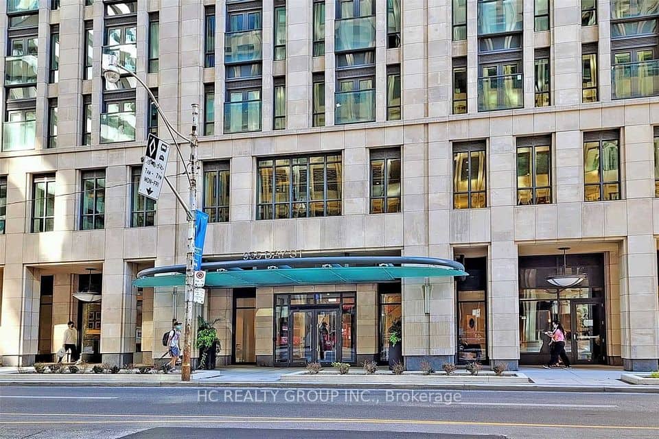 955 Bay Street W, Toronto
