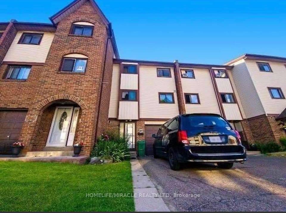23 Mccallum Court, Brampton
