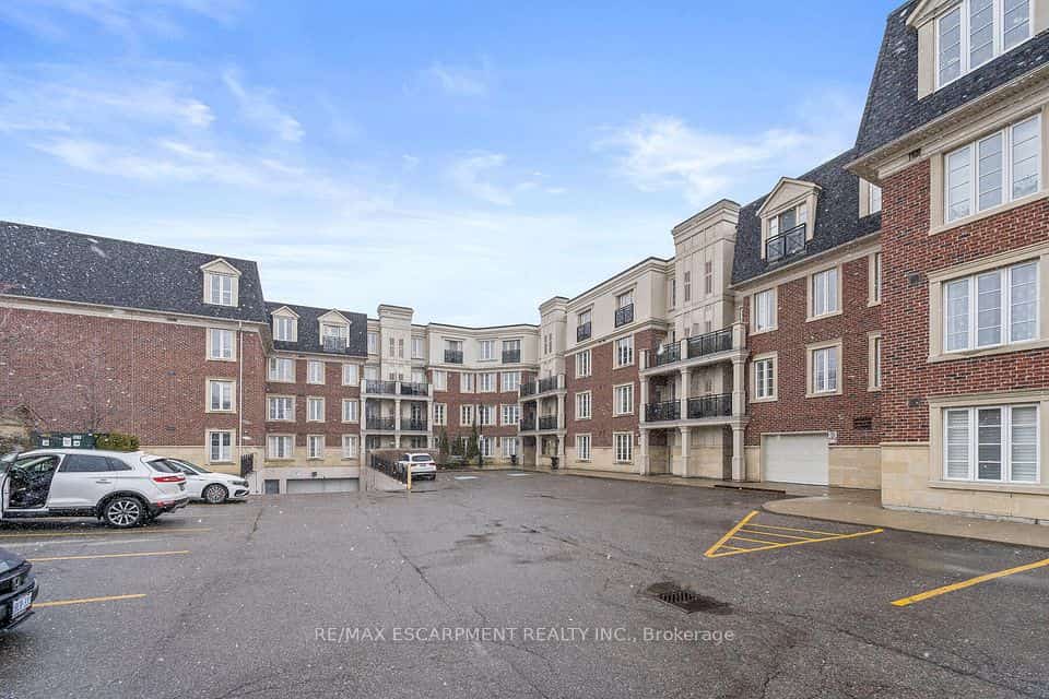 3351 Cawthra Road #116, Mississauga, ON L5A 4N5