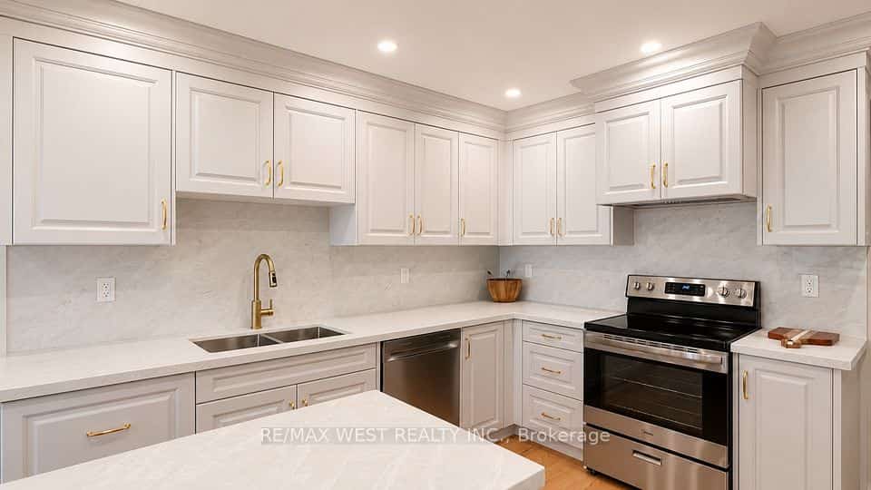 65 Foch Avenue, Toronto, ON M8W 3X5