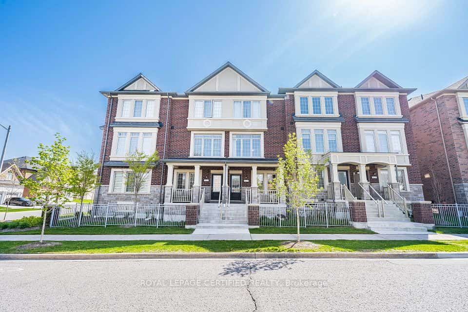 529 Old Harwood Avenue, Ajax, ON L1Z 0V2