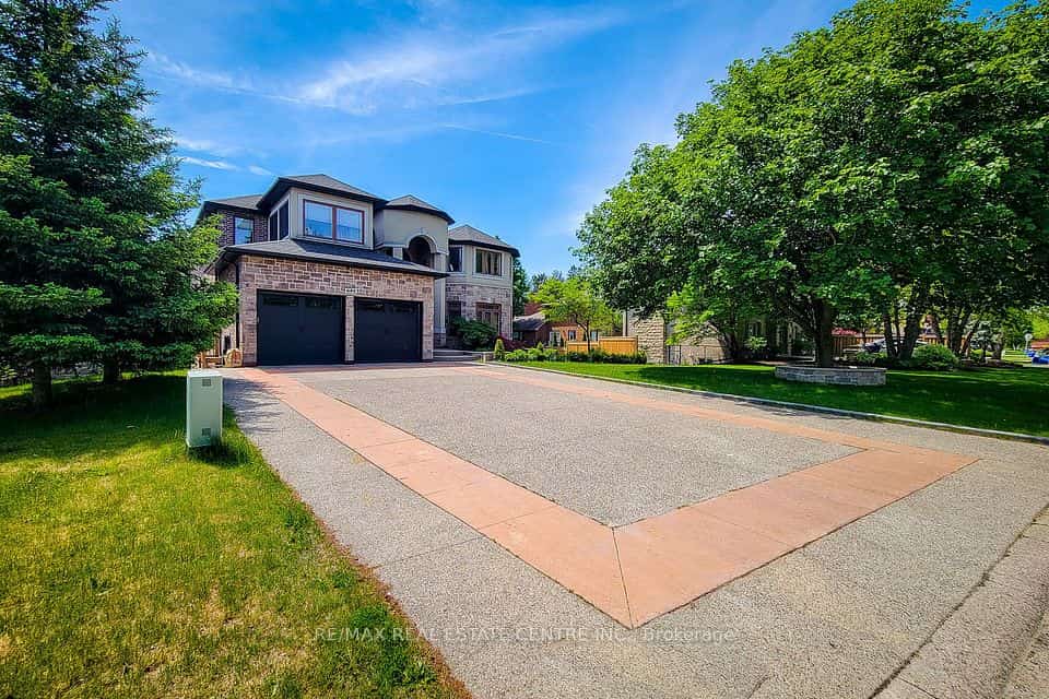 656 HIGHVALLEY Road, Hamilton, ON L9G 4E9