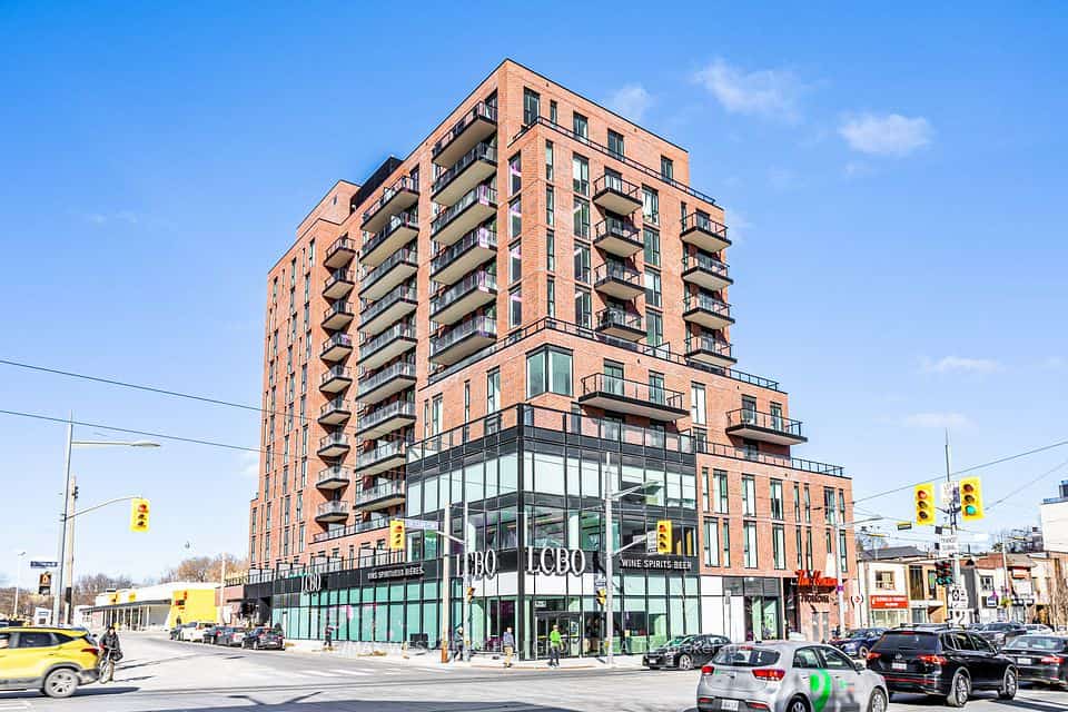 185 Alberta Avenue #810, Toronto, ON M6C 0A5
