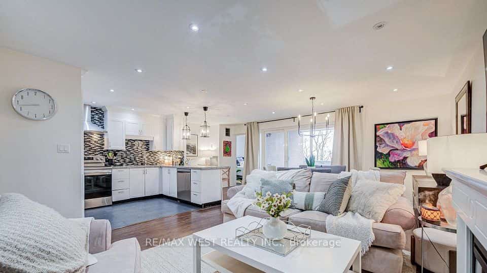 3025 The Credit Woodlands Drive #320, Mississauga, ON L5C 2V3