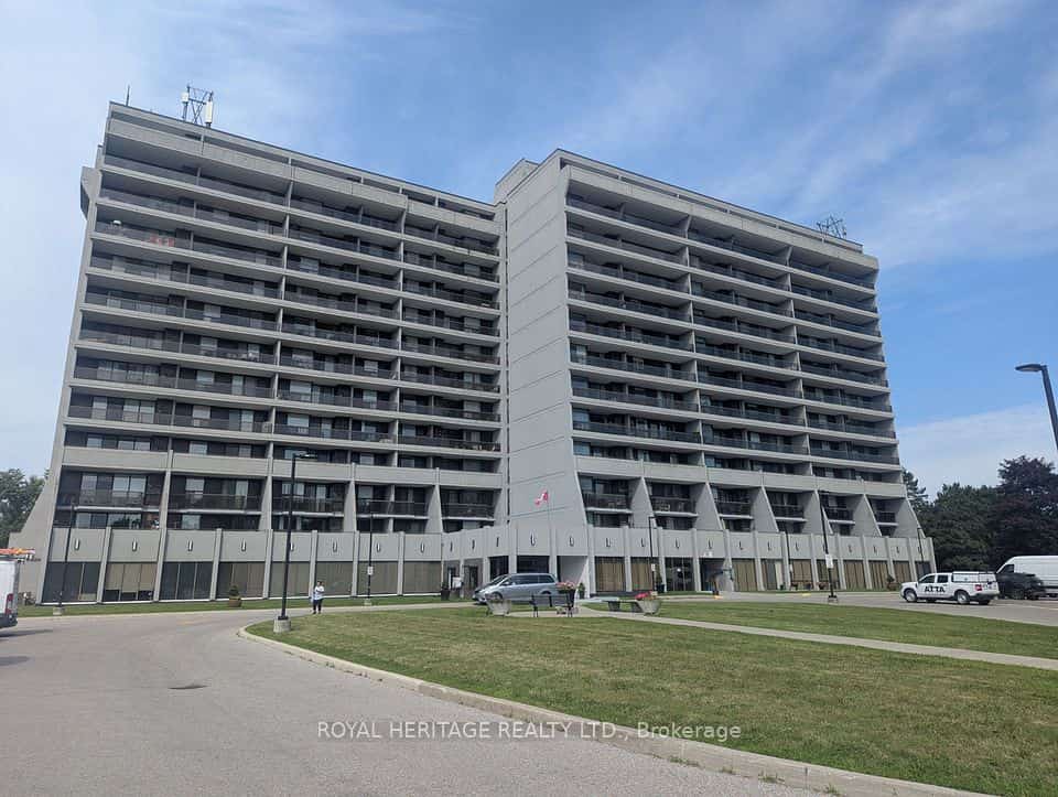 92 Church Street S #311, Ajax, ON L1S 6B4