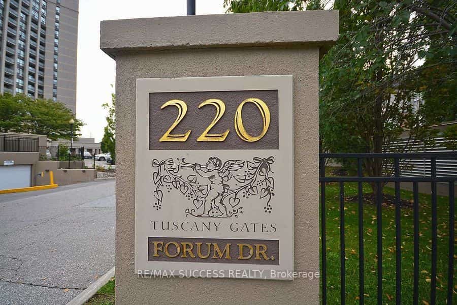 220 Forum Drive #701, Mississauga, ON L4Z 4K1