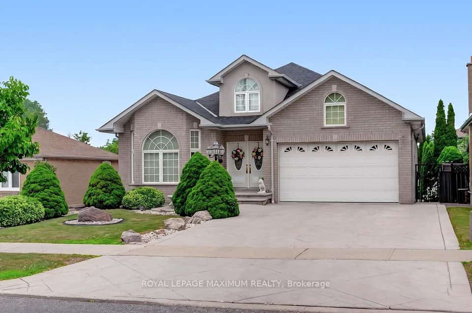 378 Rustic Road, Toronto, ON M6L 1W7