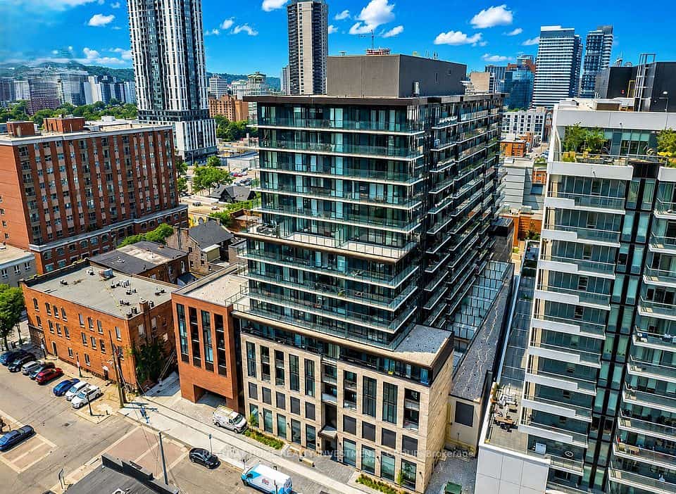 1 Jarvis Street E #327, Hamilton, ON L8R 3J2