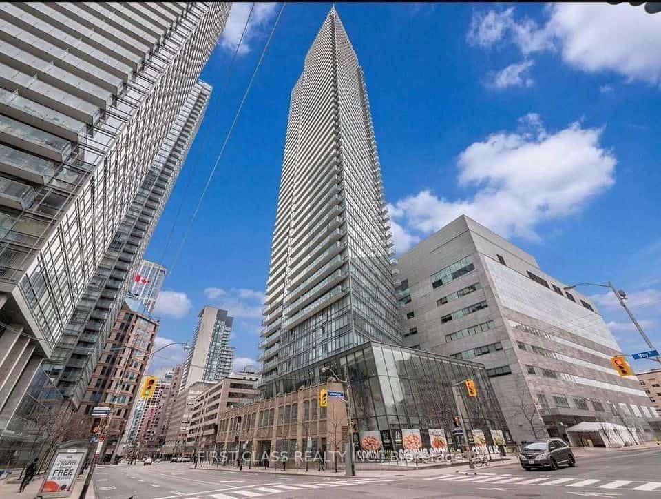 832 Bay Street #2401, Toronto, ON M5S 1Z6