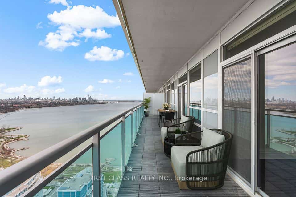 16 Brookers Lane, Toronto, ON M8V 0A5